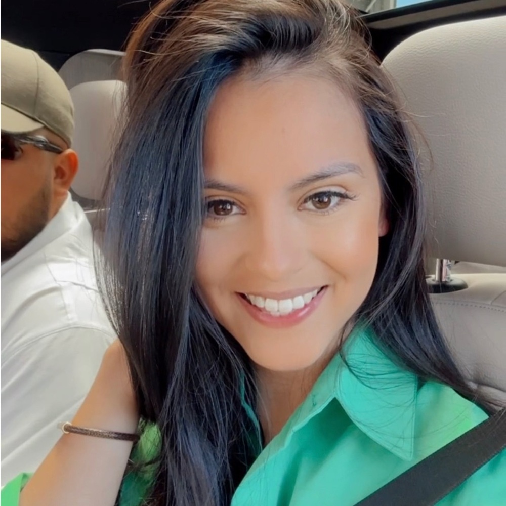 Meet your Posher, Anahi